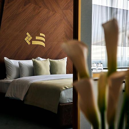 Hotel Pupin Novi Sad Bagian luar foto A room at the hotel