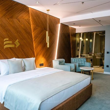 Hotel Pupin Novi Sad Bagian luar foto A room at the hotel