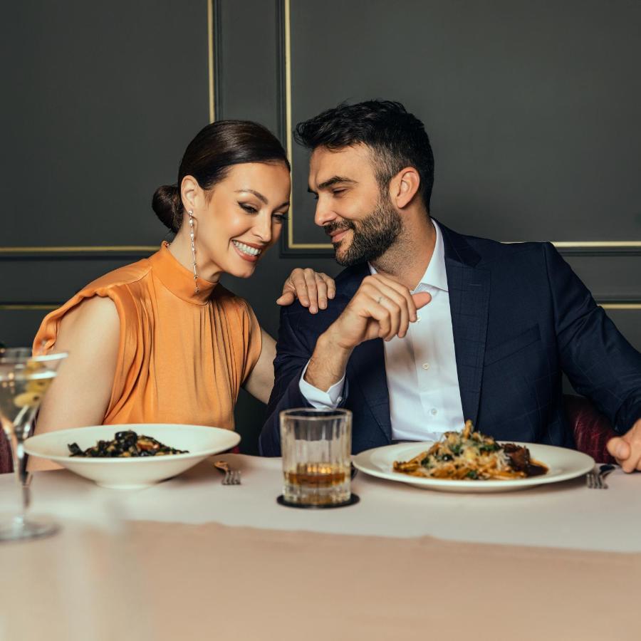 Hotel Pupin Novi Sad Bagian luar foto A couple dining together
