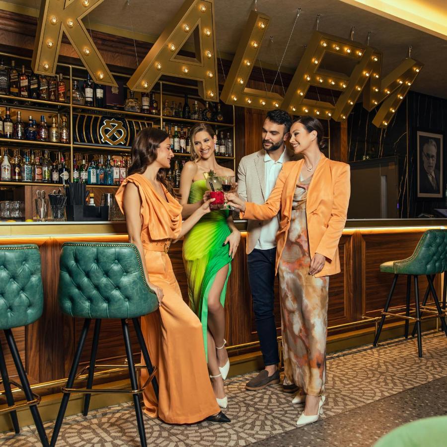 Hotel Pupin Novi Sad Bagian luar foto The Bar