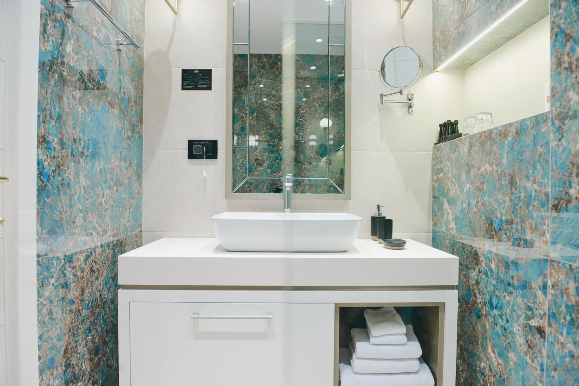Hotel Pupin Novi Sad Bagian luar foto Bathroom