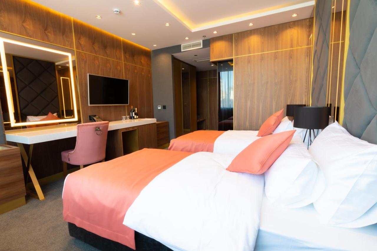 Hotel Pupin Novi Sad Bagian luar foto Deluxe Room