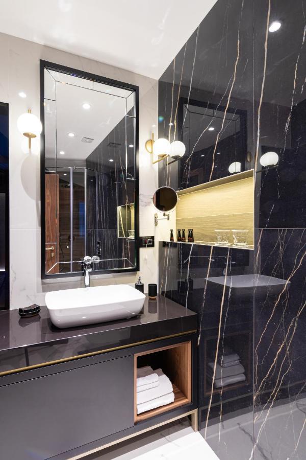 Hotel Pupin Novi Sad Bagian luar foto Bathroom