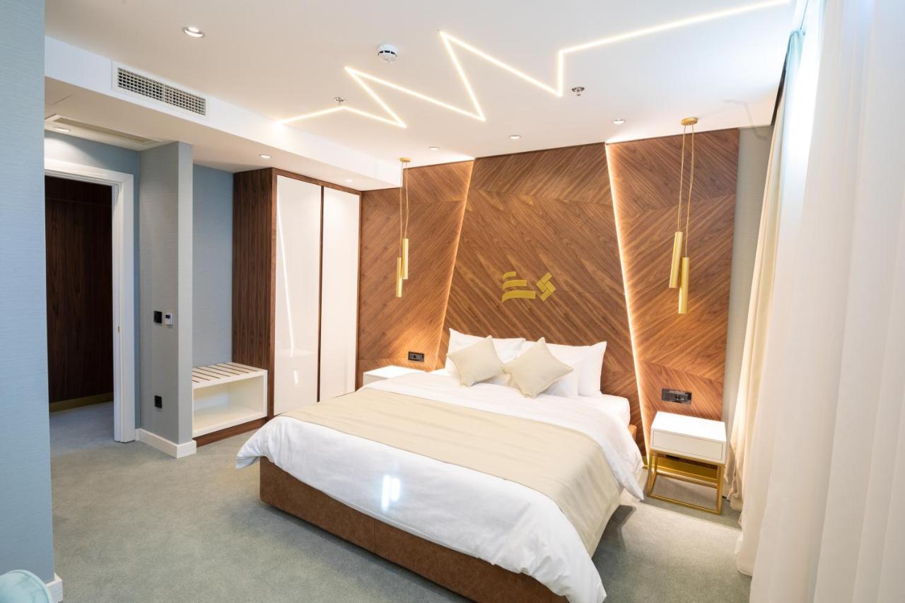 Hotel Pupin Novi Sad Bagian luar foto A bedroom at the hotel