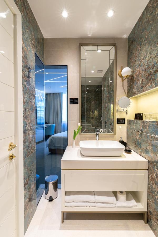 Hotel Pupin Novi Sad Bagian luar foto Bathroom