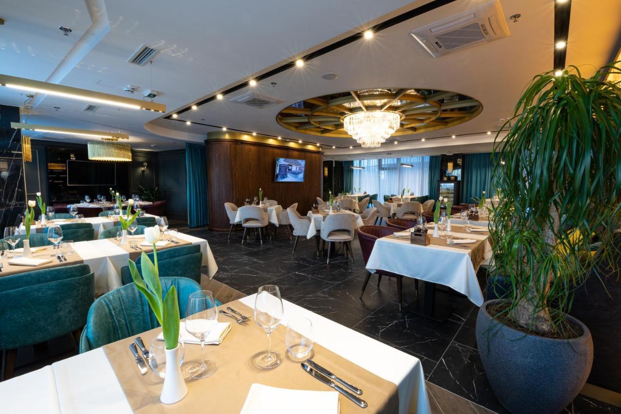 Hotel Pupin Novi Sad Bagian luar foto Restaurant