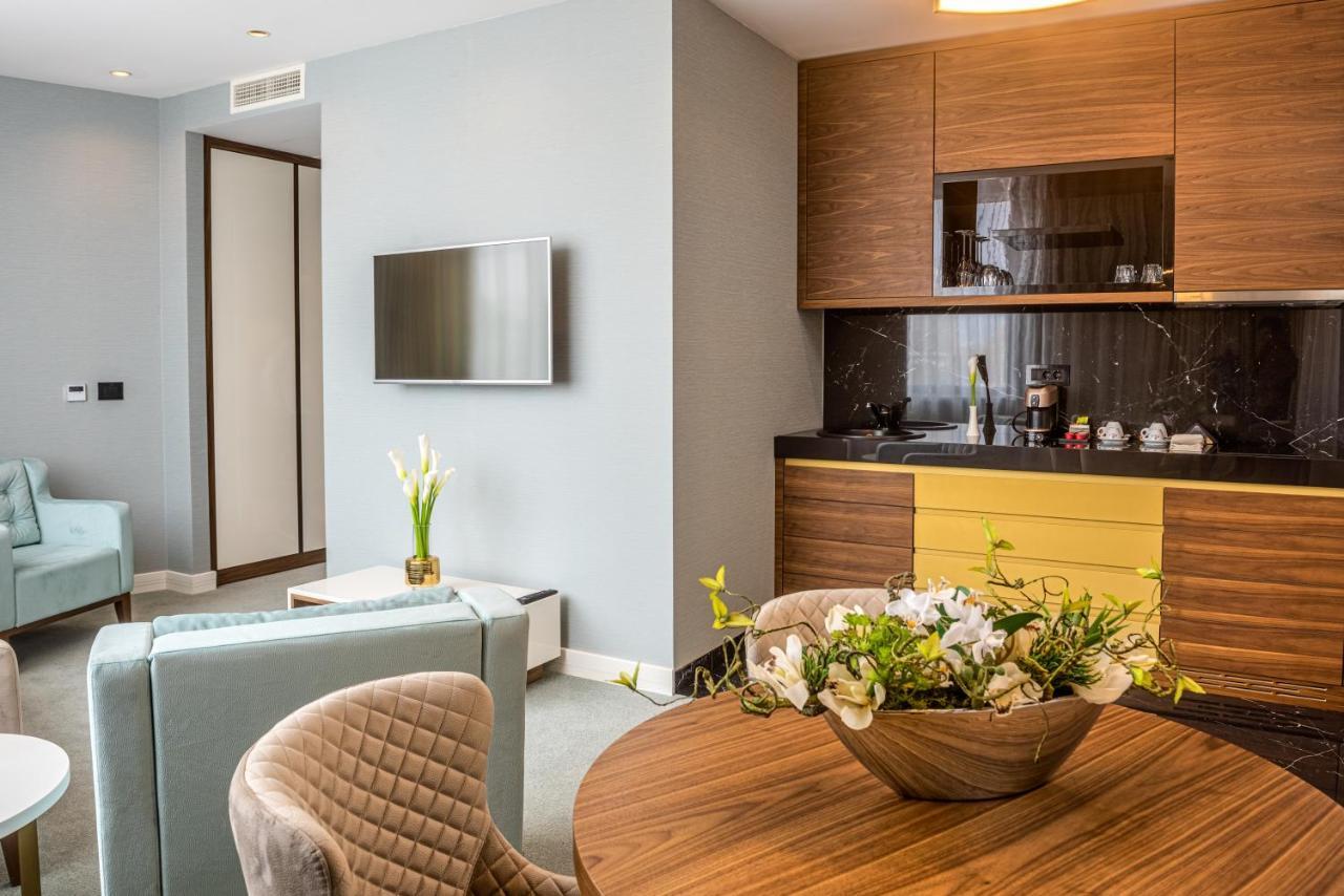 Hotel Pupin Novi Sad Bagian luar foto A suite at the hotel