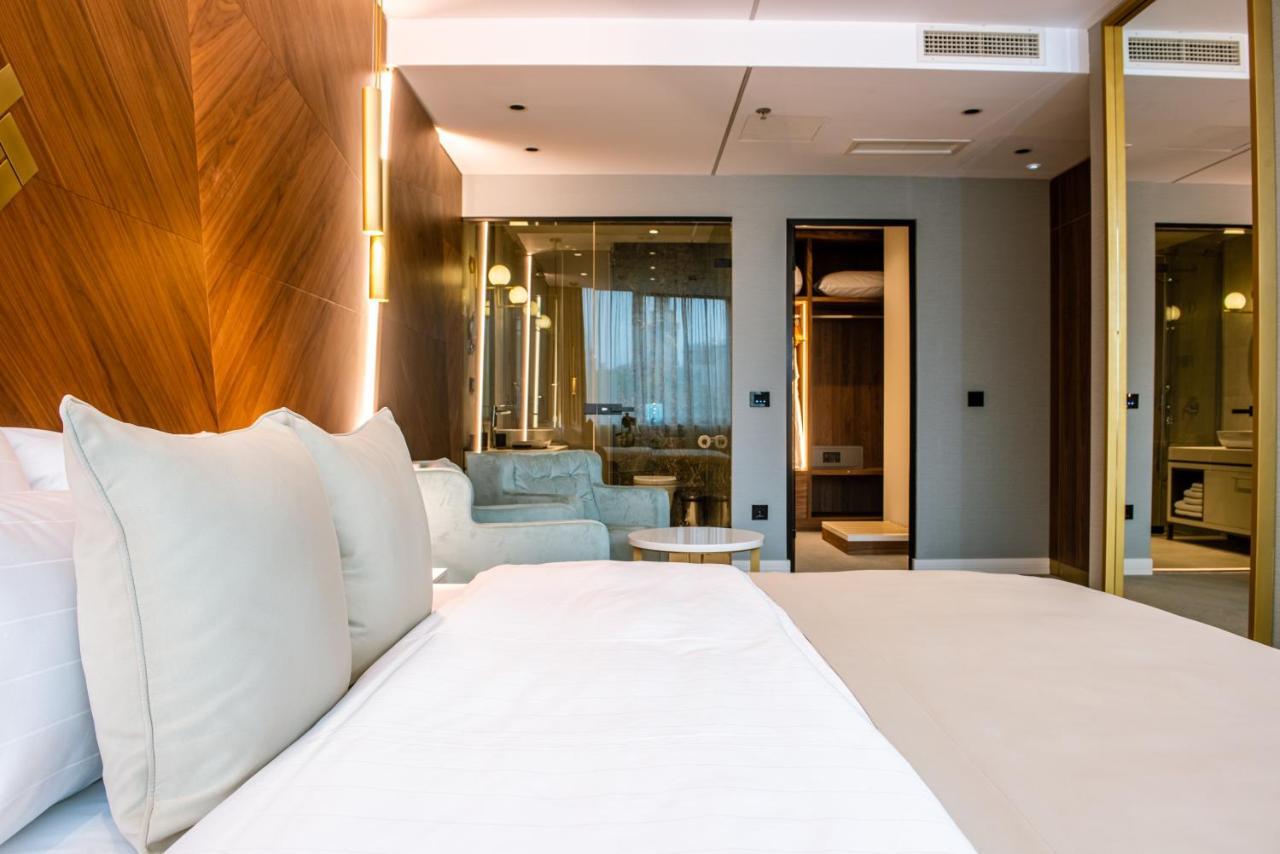 Hotel Pupin Novi Sad Bagian luar foto A room at the hotel