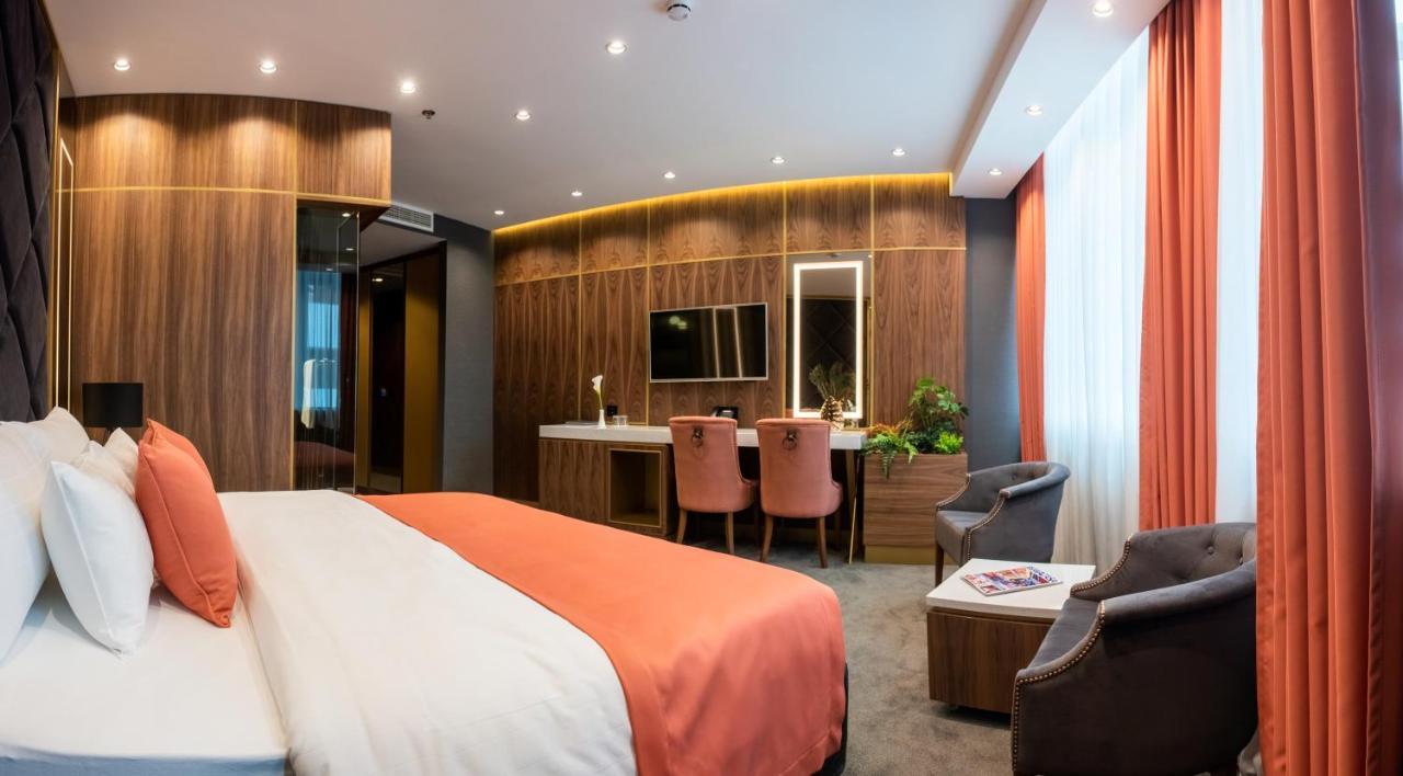 Hotel Pupin Novi Sad Bagian luar foto A room at the hotel