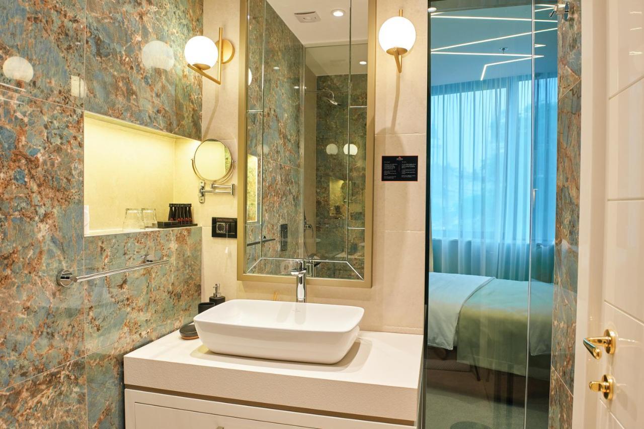 Hotel Pupin Novi Sad Bagian luar foto Bathroom